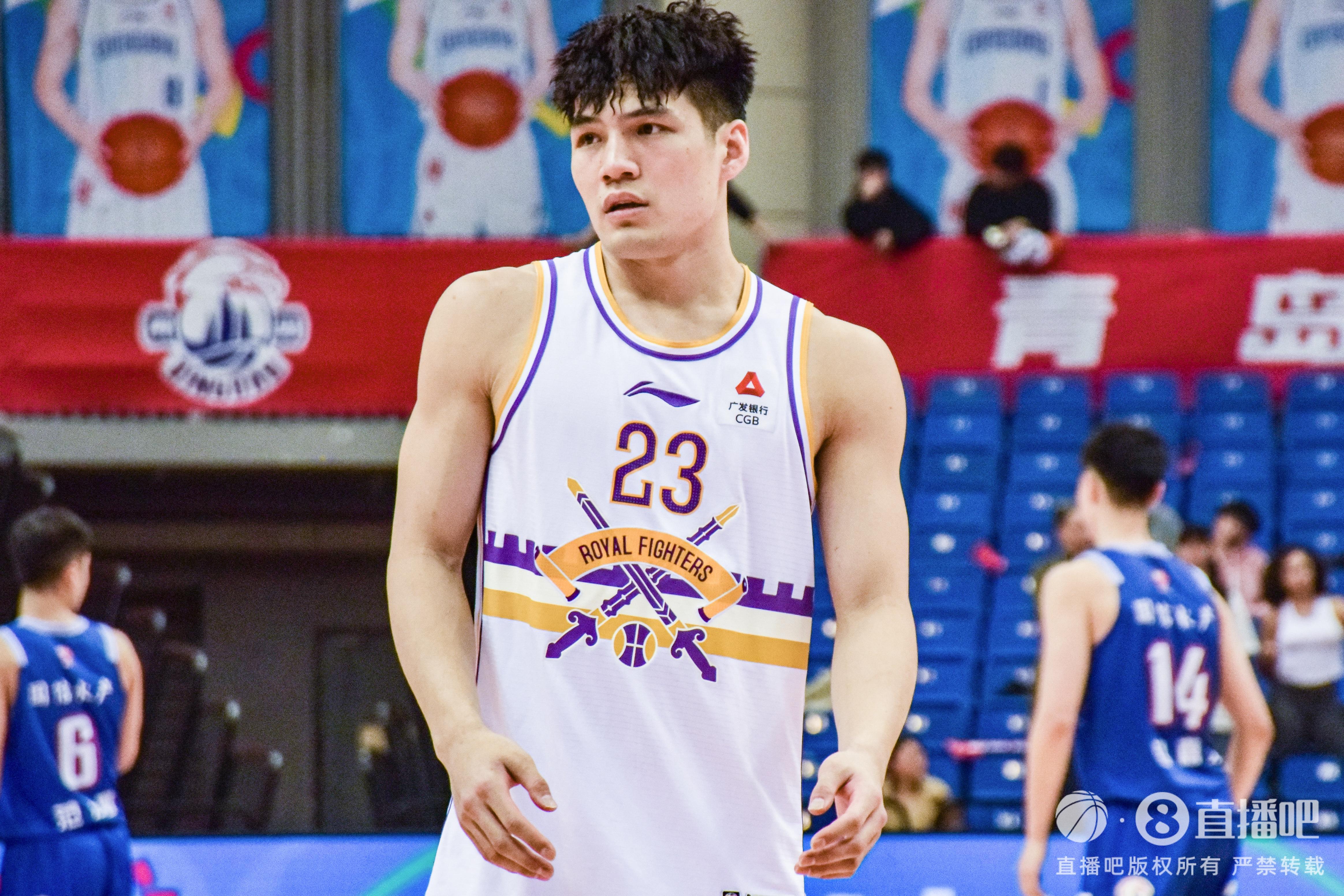 媒体人:陈国豪获3年超级B类合同 广东用他换焦泊乔存在不确定性